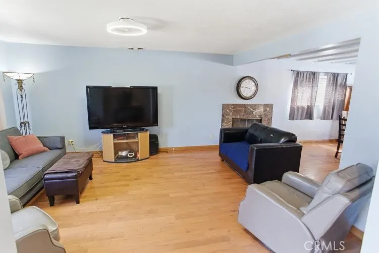 20247 Parthenia Winnetka, CA 91306