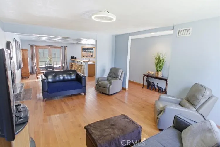 20247 Parthenia Winnetka, CA 91306