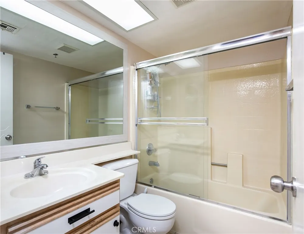 44514 15th #E7 Lancaster, CA 93535
