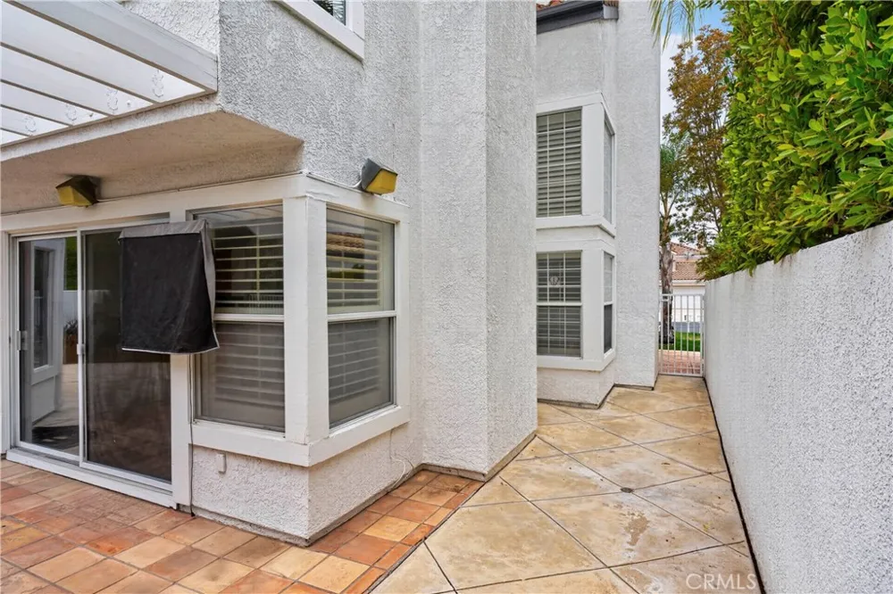 24712 Calle Conejo Calabasas, CA 91302