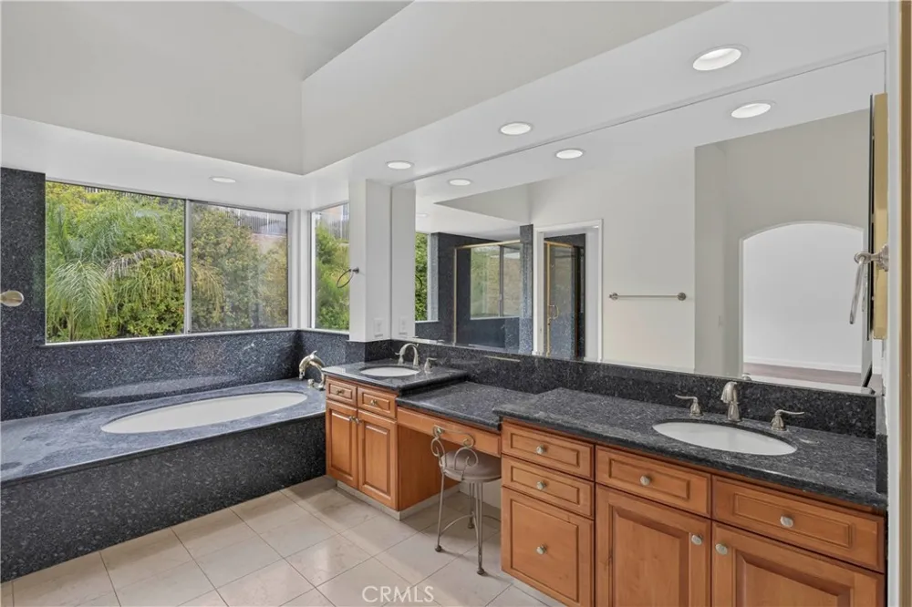 24712 Calle Conejo Calabasas, CA 91302