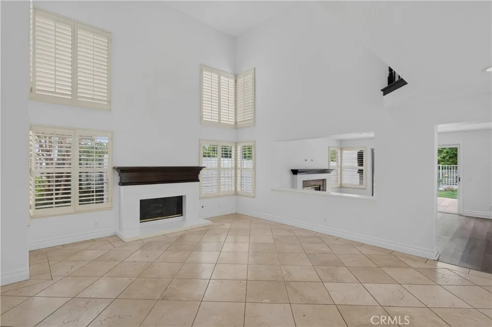 24712 Calle Conejo Calabasas, CA 91302