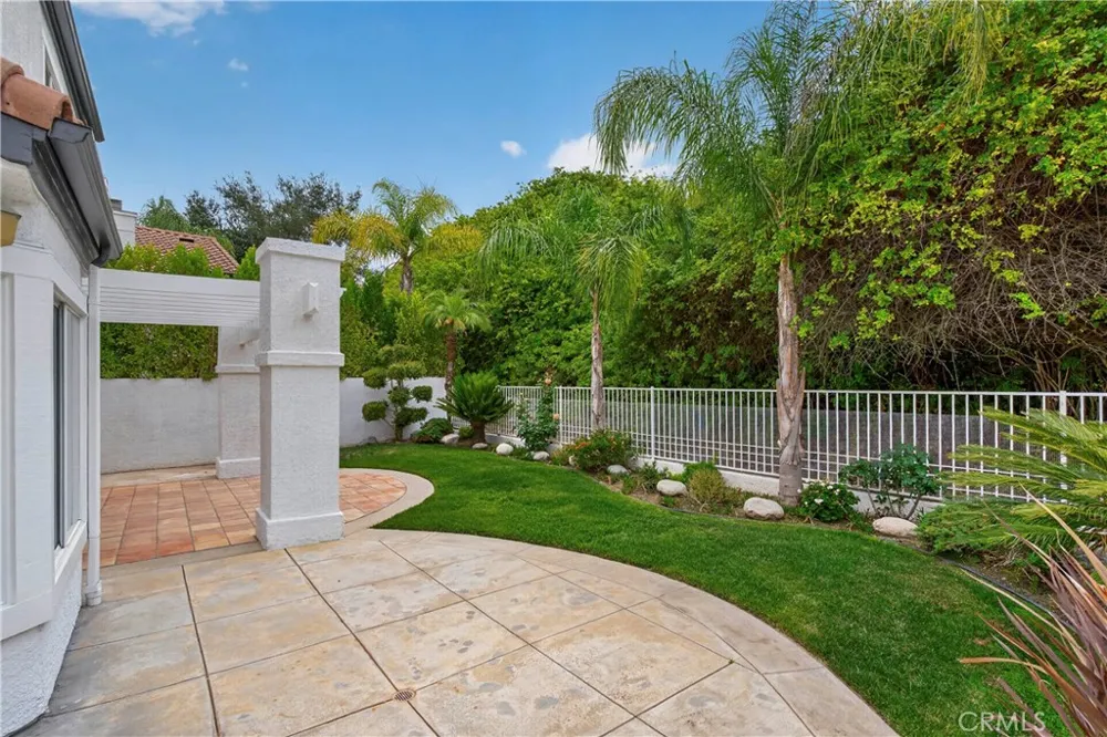 24712 Calle Conejo Calabasas, CA 91302