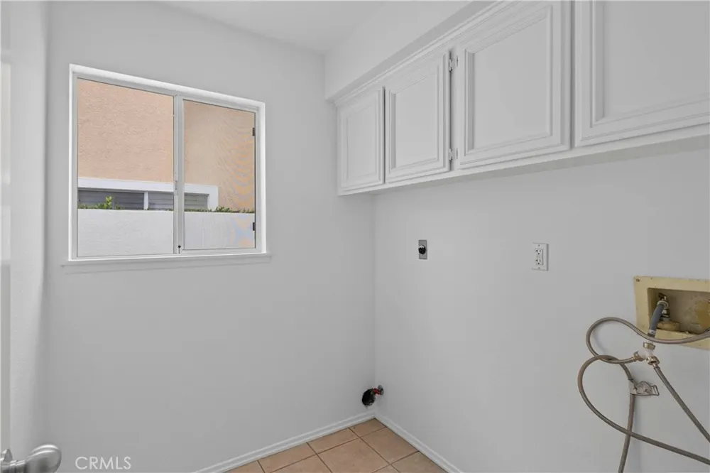 24712 Calle Conejo Calabasas, CA 91302