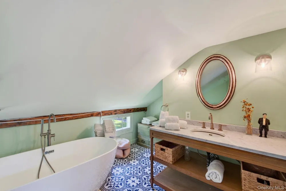 210 Middle Road Hudson, NY 12534