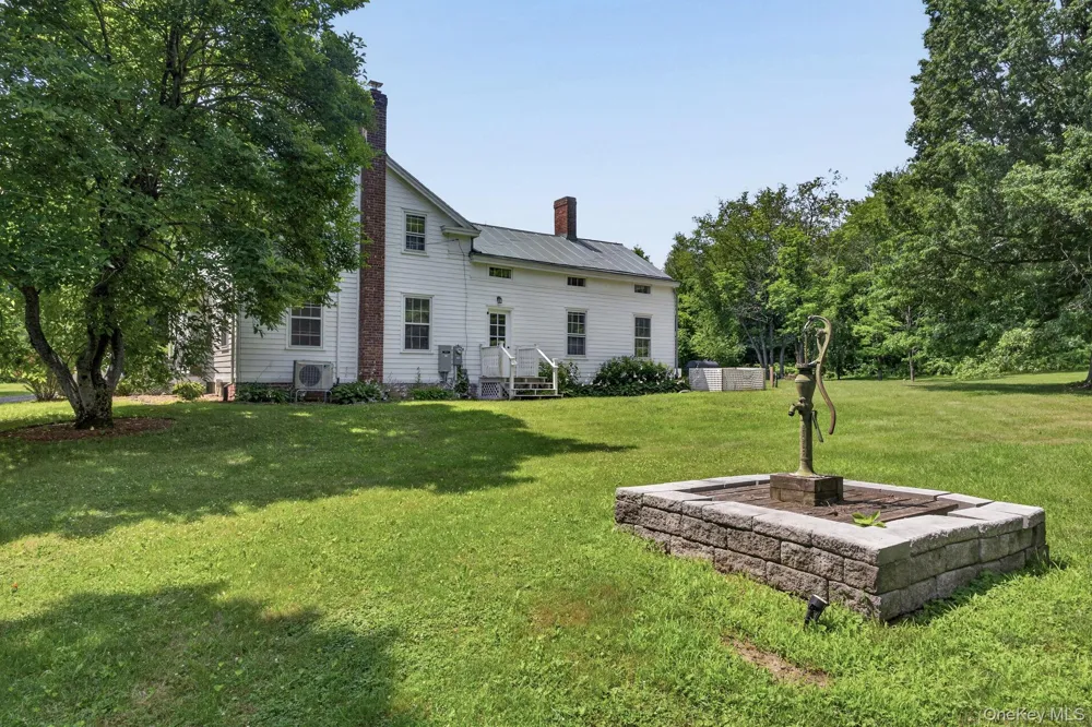 210 Middle Road Hudson, NY 12534