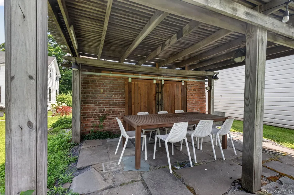 210 Middle Road Hudson, NY 12534