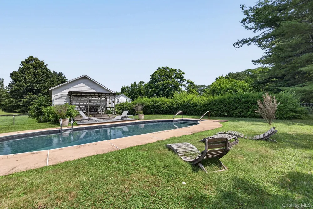 210 Middle Road Hudson, NY 12534