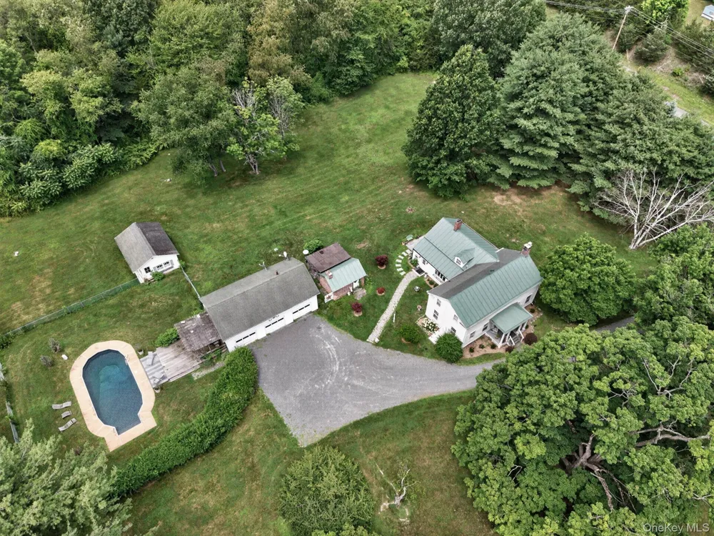 210 Middle Road Hudson, NY 12534