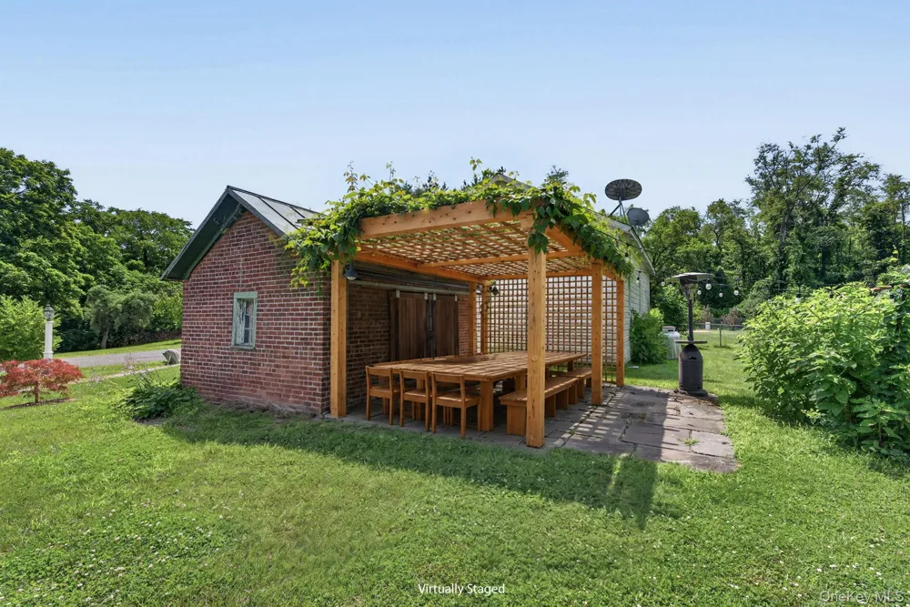 210 Middle Road Hudson, NY 12534