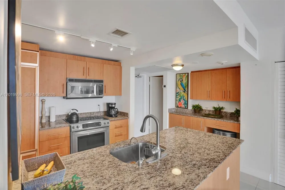 10275 Collins Ave #829 Bal Harbour, FL 33154