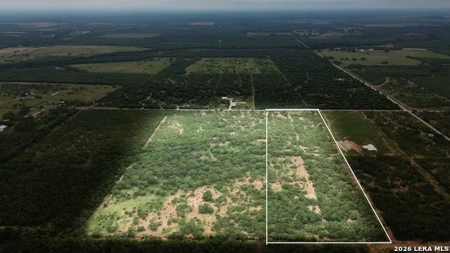 478_498 Cr 7421 Yancey, TX 78886