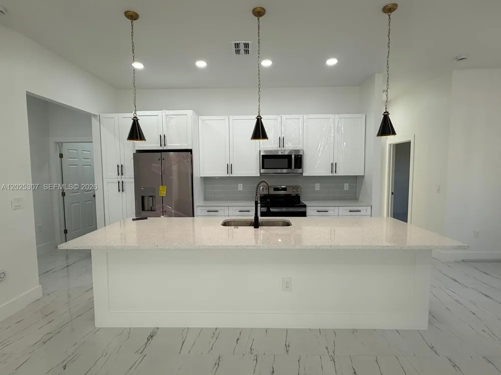 4007 E 13 ST Lehigh Acres, FL 33972