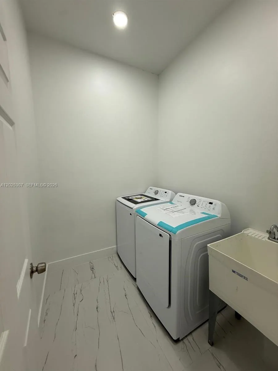 4007 E 13 ST Lehigh Acres, FL 33972