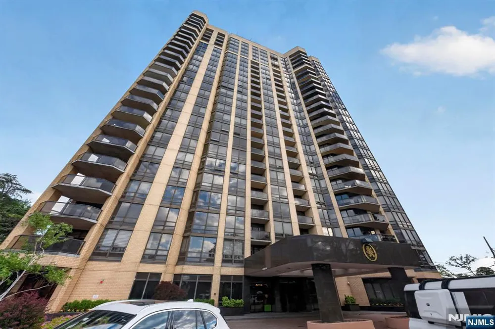900 Palisade Avenue