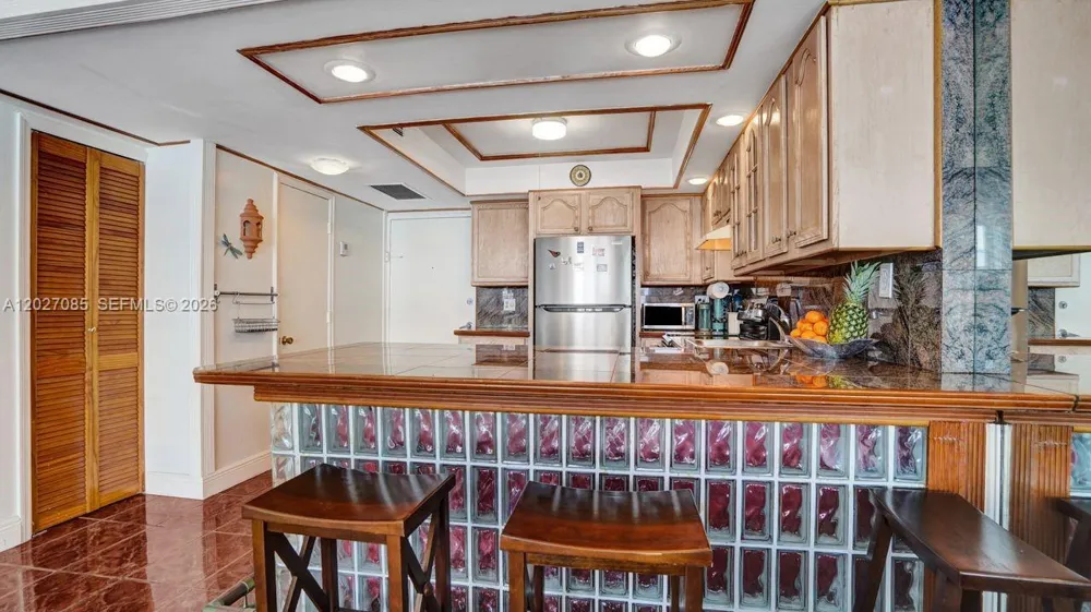 1228 West Ave #1404 Miami Beach, FL 33139