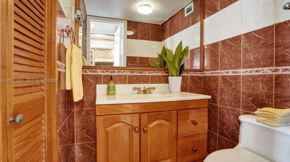 1228 West Ave #1404 Miami Beach, FL 33139