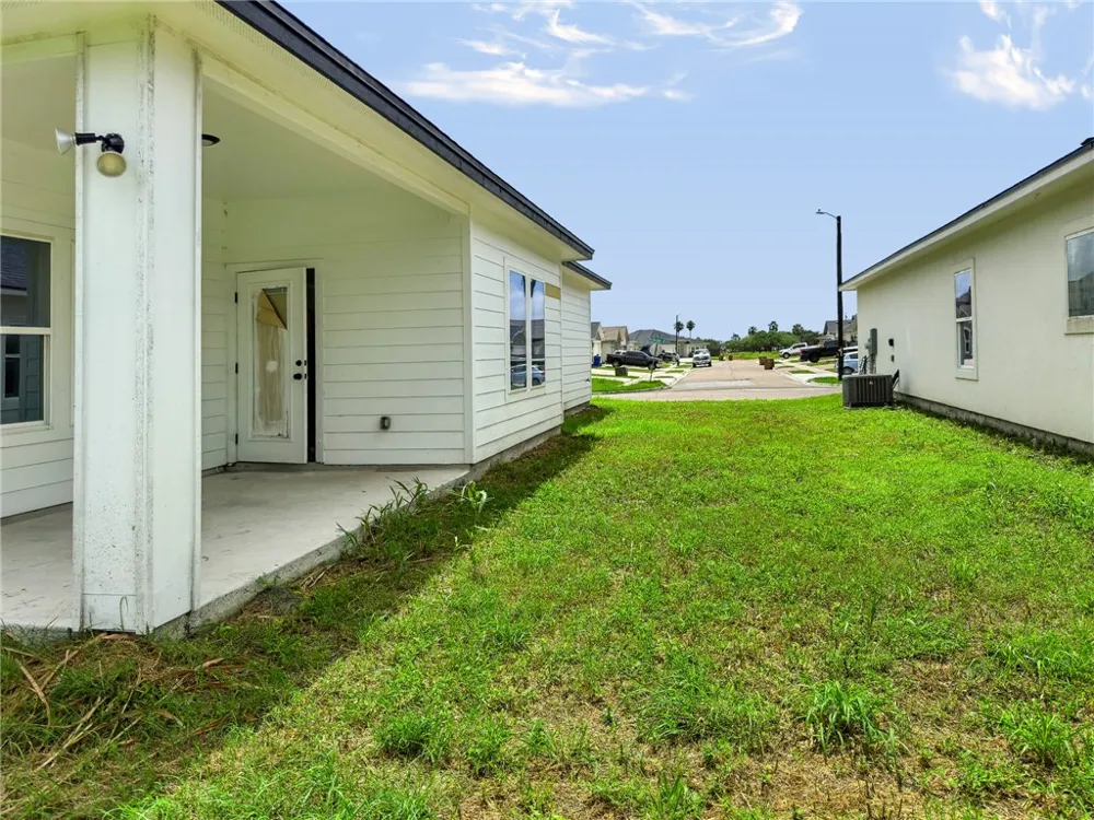 8121 Berenstain Drive Corpus Christi, TX 78414