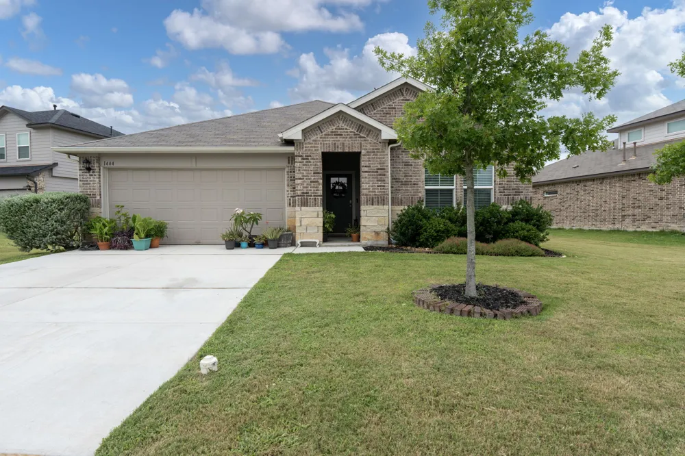 1444 Acorn Wood