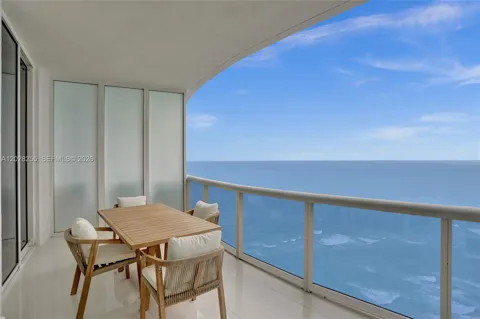 15901 Collins Ave #2807