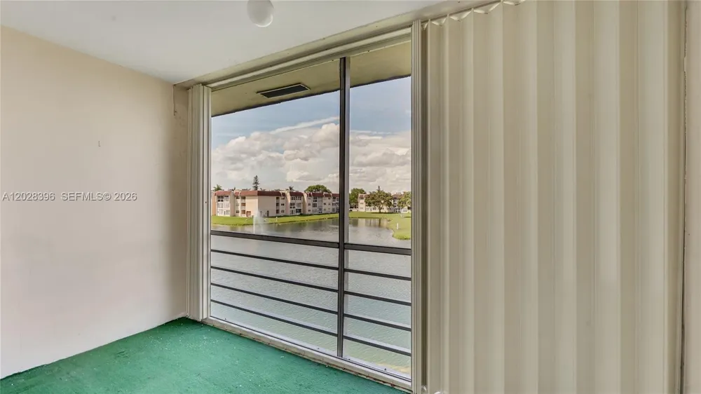 2811 Pine Island Rd #302 Sunrise, FL 33322