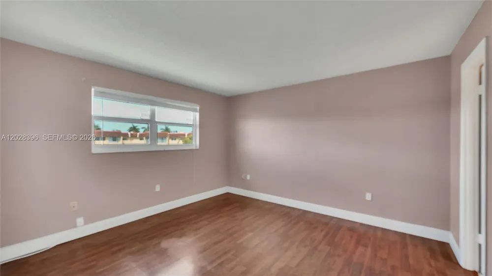 2811 Pine Island Rd #302 Sunrise, FL 33322
