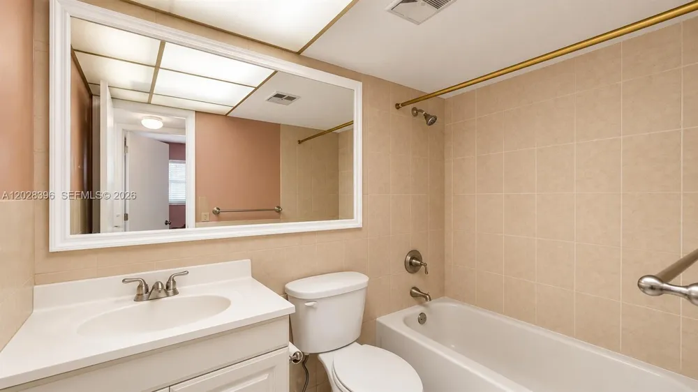 2811 Pine Island Rd #302 Sunrise, FL 33322