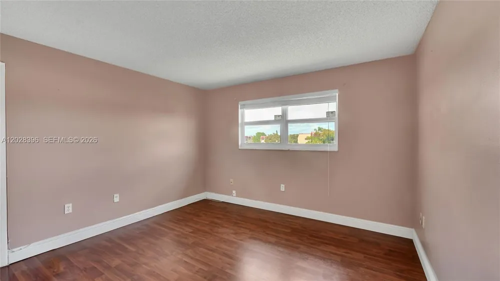 2811 Pine Island Rd #302 Sunrise, FL 33322