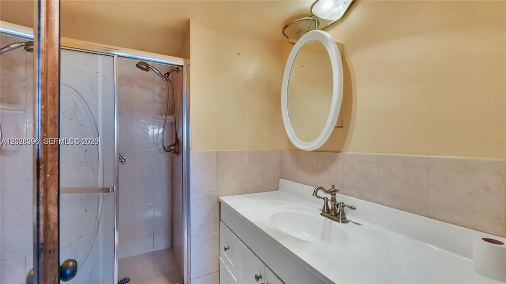2811 Pine Island Rd #302 Sunrise, FL 33322