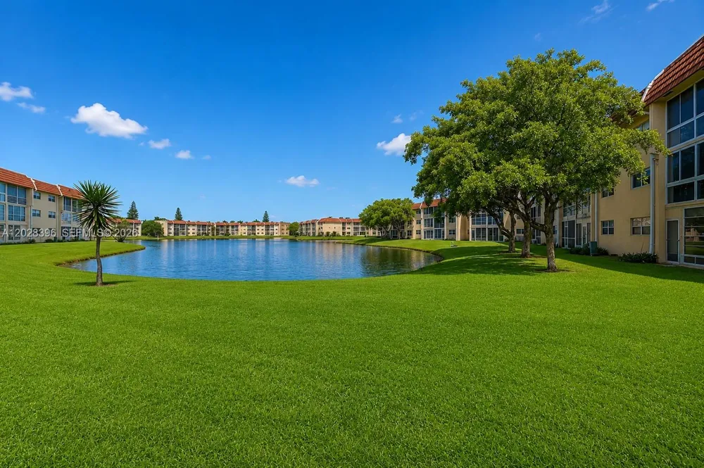 2811 Pine Island Rd #302 Sunrise, FL 33322