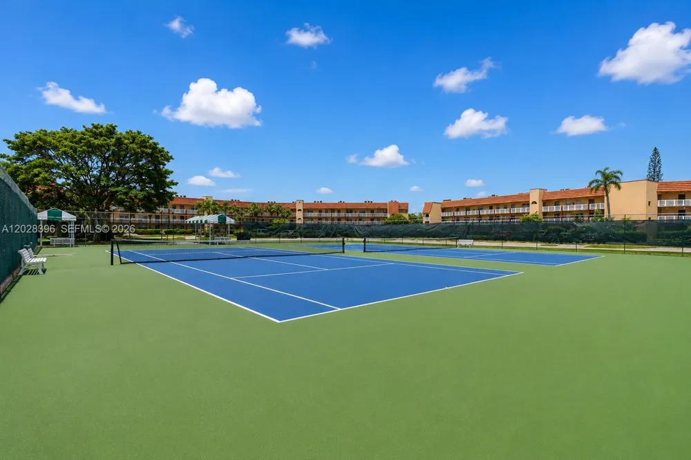 2811 Pine Island Rd #302 Sunrise, FL 33322