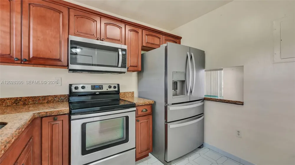 2811 Pine Island Rd #302 Sunrise, FL 33322