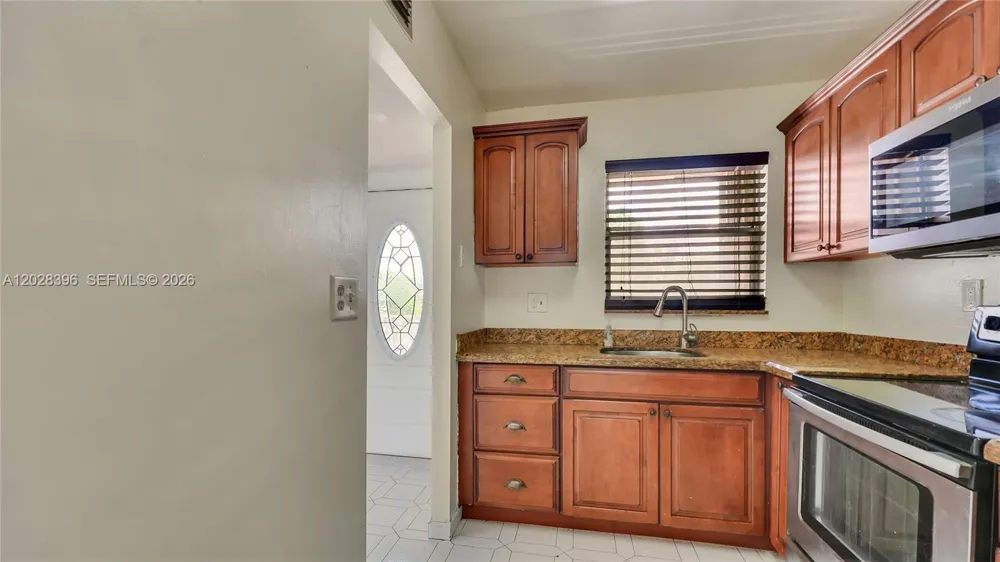2811 Pine Island Rd #302 Sunrise, FL 33322