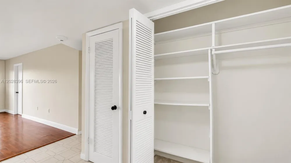 2811 Pine Island Rd #302 Sunrise, FL 33322