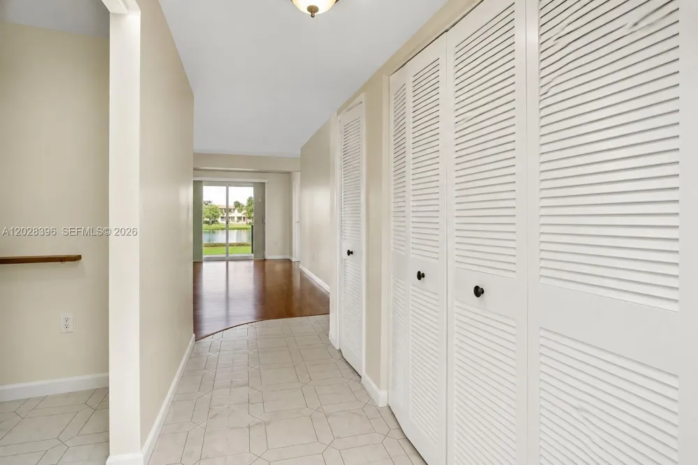 2811 Pine Island Rd #302 Sunrise, FL 33322