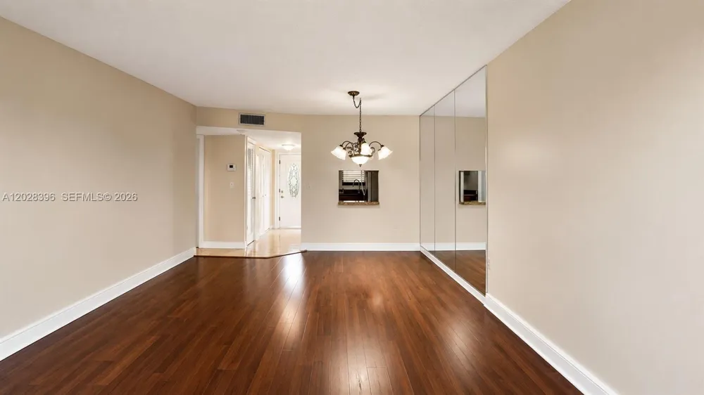 2811 Pine Island Rd #302 Sunrise, FL 33322