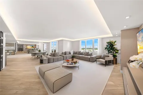 2301 Collins Ave #1432