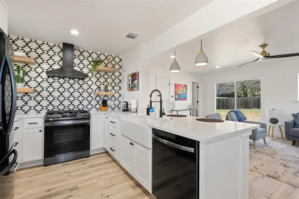 6104 Reicher Drive Austin, TX 78723