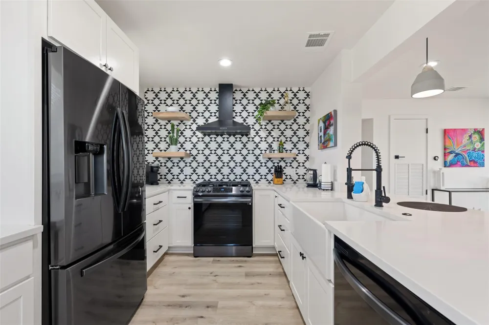 6104 Reicher Drive Austin, TX 78723