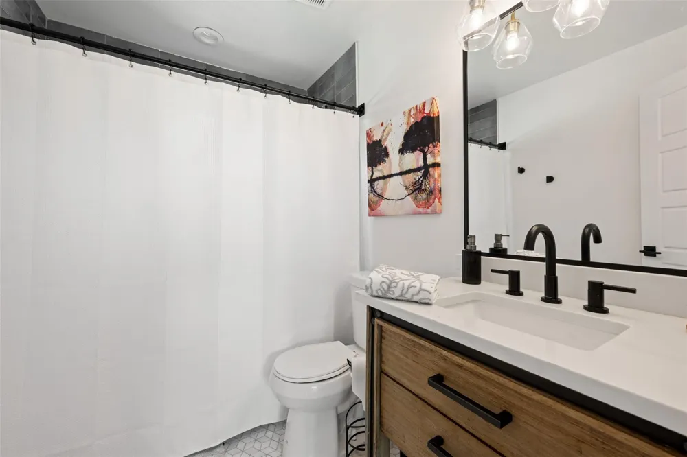 6104 Reicher Drive Austin, TX 78723