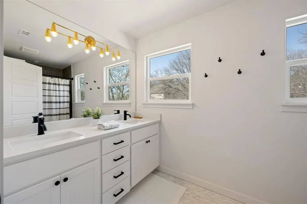 6104 Reicher Drive Austin, TX 78723