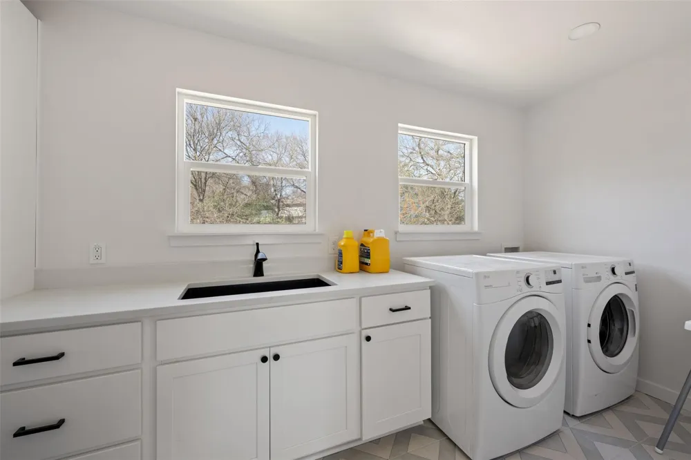 6104 Reicher Drive Austin, TX 78723