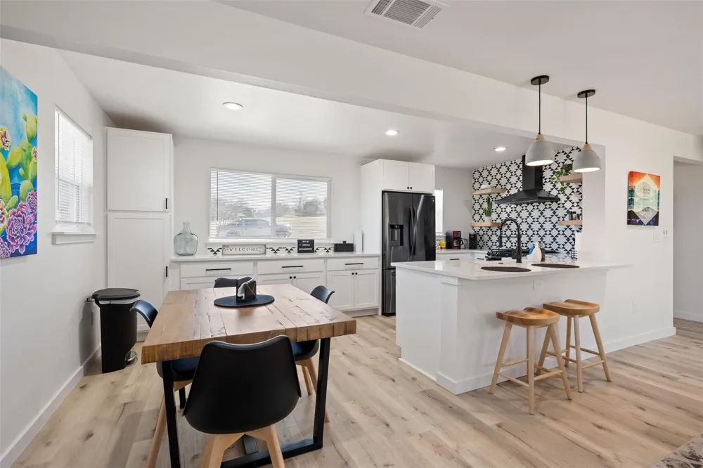 6104 Reicher Drive Austin, TX 78723