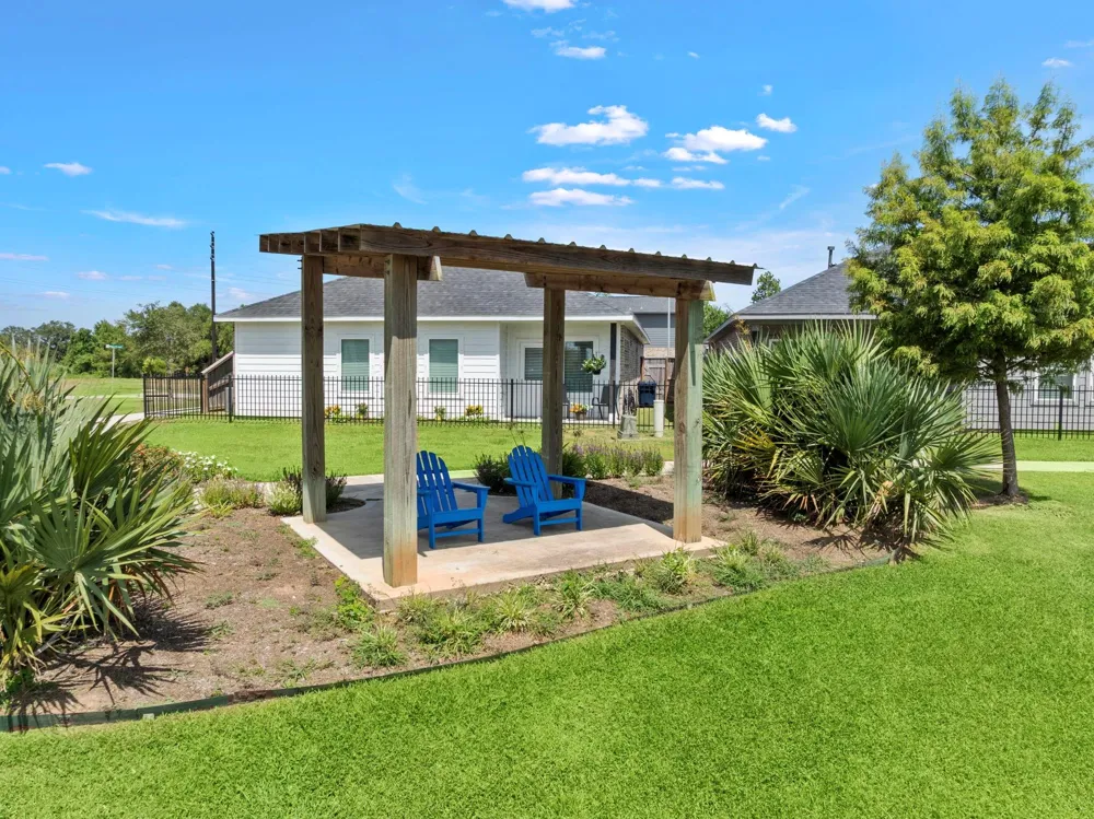 126 Water Grass Trail Clute, TX 77531
