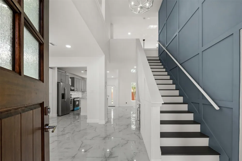 2111 Pinecreek Pass Lane