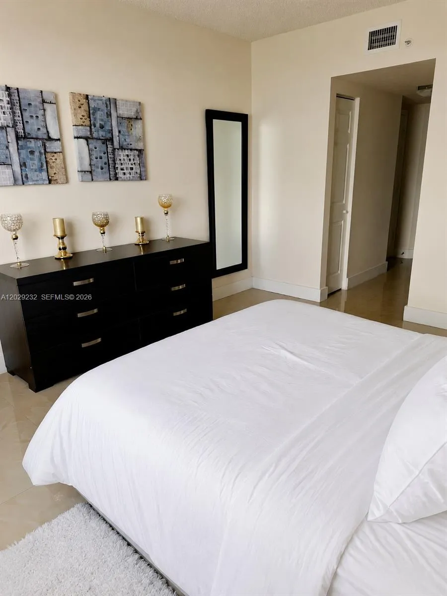 17100 Bay Rd #1605 Sunny Isles Beach, FL 33160