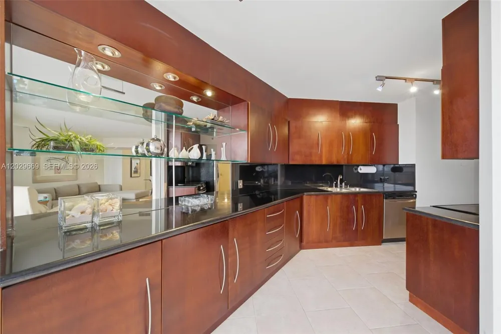 3610 Yacht Club Dr #1115 Aventura, FL 33180