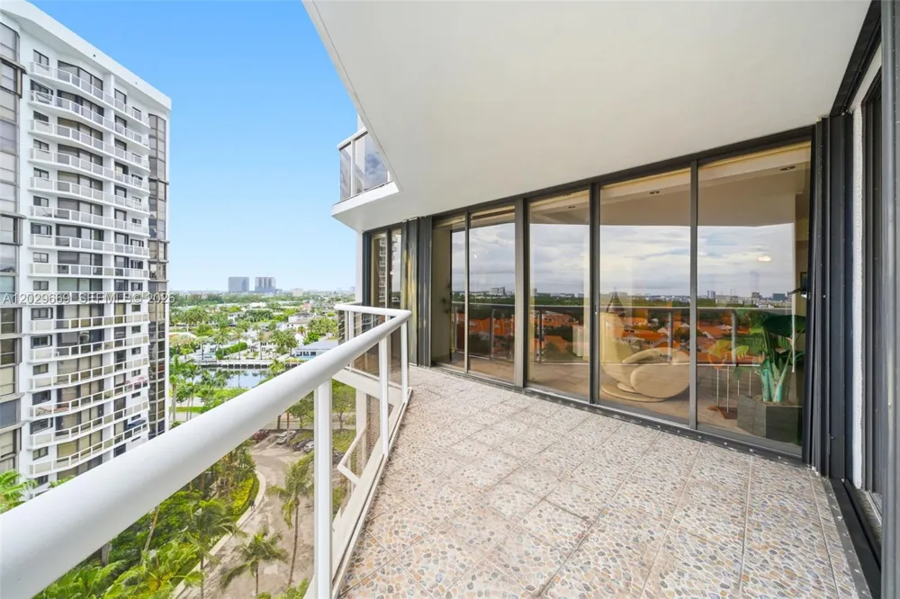 3610 Yacht Club Dr #1115 Aventura, FL 33180