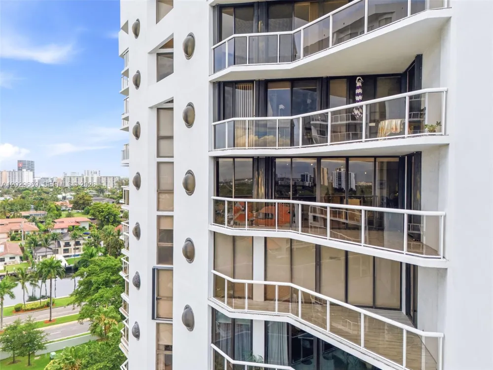 3610 Yacht Club Dr #1115 Aventura, FL 33180