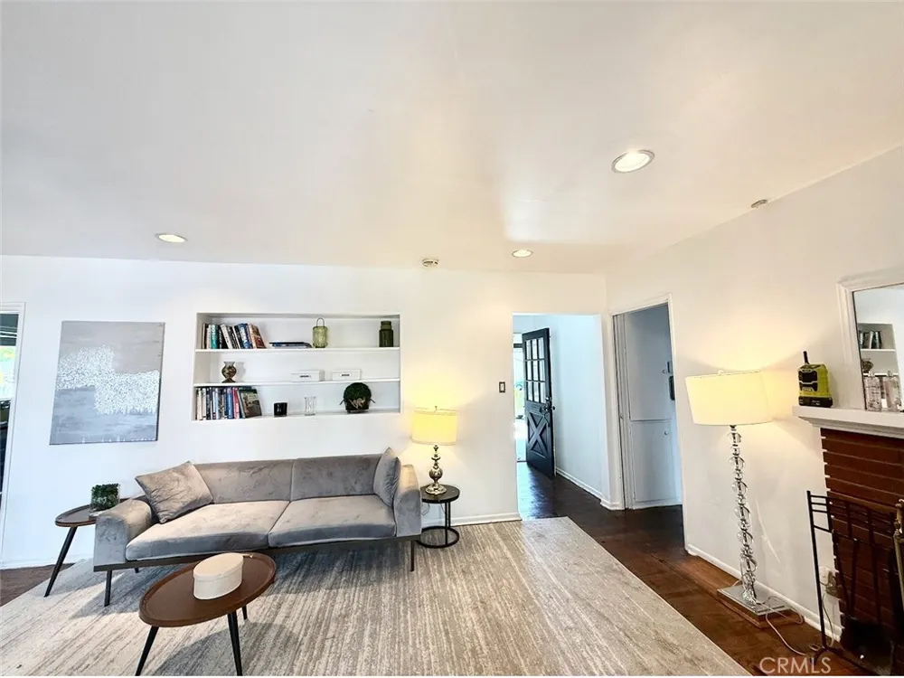 5425 Halbrent Avenue Sherman Oaks, CA 91411